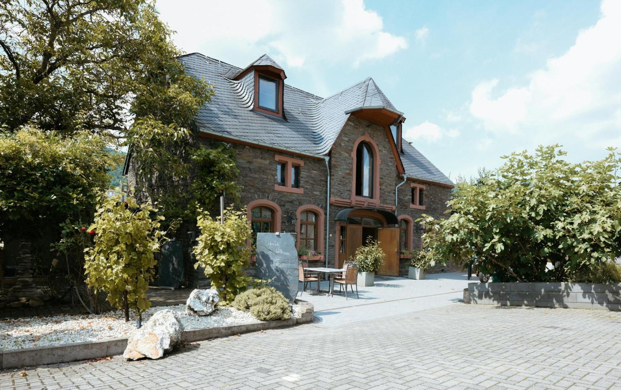 Altes Kelterhaus & Plein Hotel By Markus Plein Wintrich Exterior photo